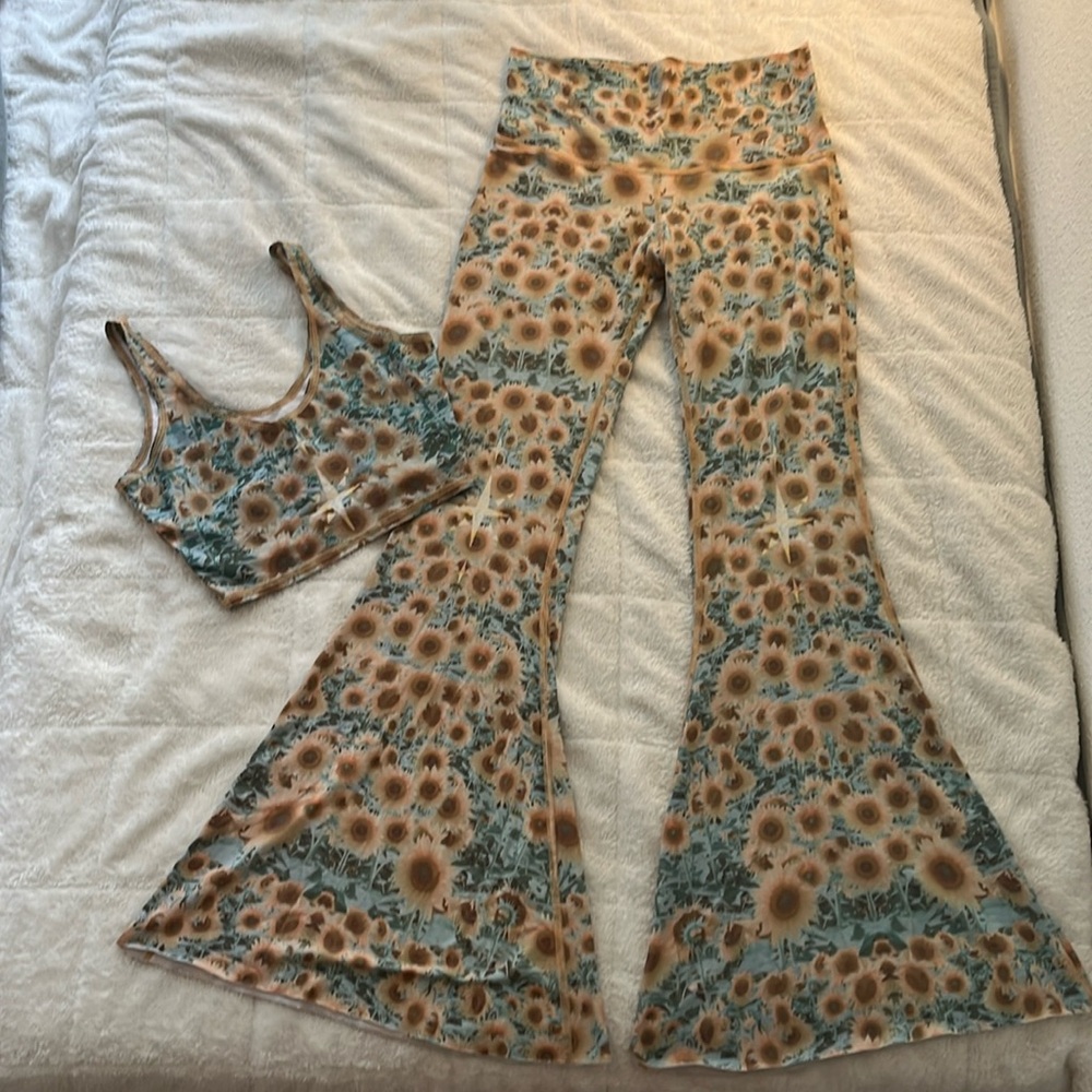 teeki brand size medium yoga bra and flare leggings